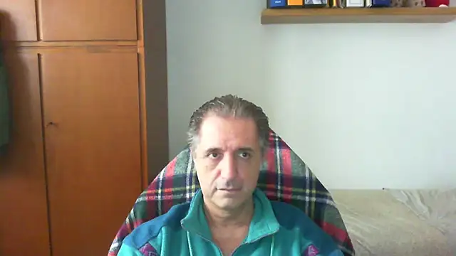 Snapshot of lliuk70mi chatting on 04/13/26, 12:32 lliuk70mi online show from 04/13/26, 12:32