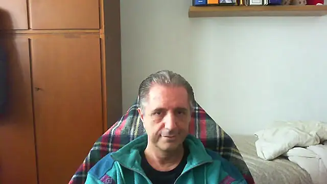 Snapshot of lliuk70mi chatting on 04/15/26, 01:40 lliuk70mi online show from 04/15/26, 01:40