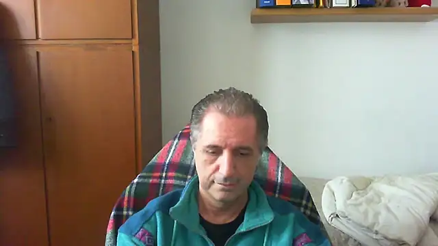Snapshot of lliuk70mi chatting on 04/17/26, 12:19 lliuk70mi online show from 04/17/26, 12:19
