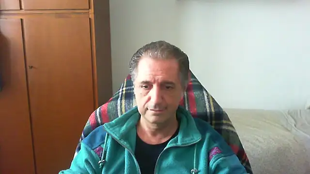 Snapshot of lliuk70mi chatting on 04/20/26, 12:41 lliuk70mi online show from 04/20/26, 12:41