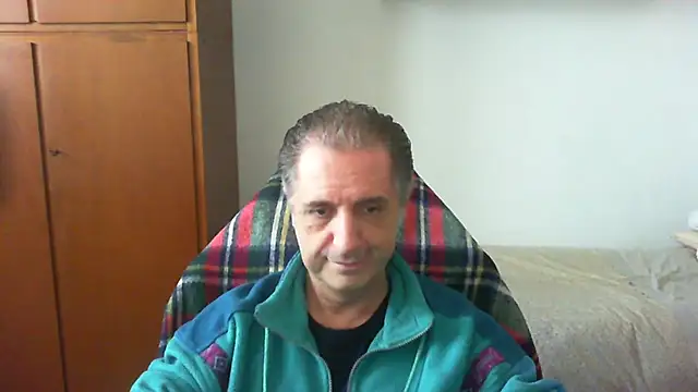Snapshot of lliuk70mi chatting on 04/21/26, 02:01 lliuk70mi online show from 04/21/26, 02:01
