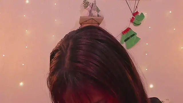 Snapshot of RedMeloddy chatting on 12/16/24, 10:34 RedMeloddy online show from 12/16/24, 10:34