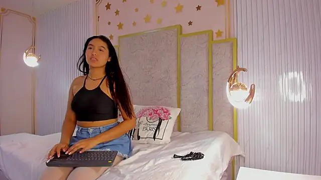 Snapshot of cute_mia23 chatting on 12/01/24, 04:29 cute mia23 online show from 12/01/24, 04:29