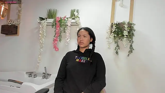 Snapshot of cute_mia23 chatting on 01/06/25, 01:08 cute mia23 online show from 01/06/25, 01:08