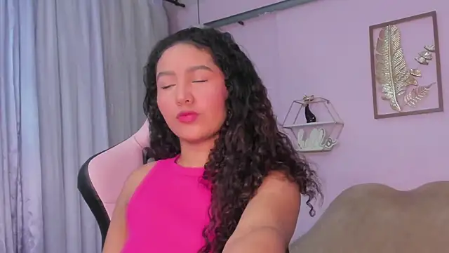 Snapshot of cute_mia23 chatting on 03/13/25, 03:44 cute mia23 online show from 03/13/25, 03:44