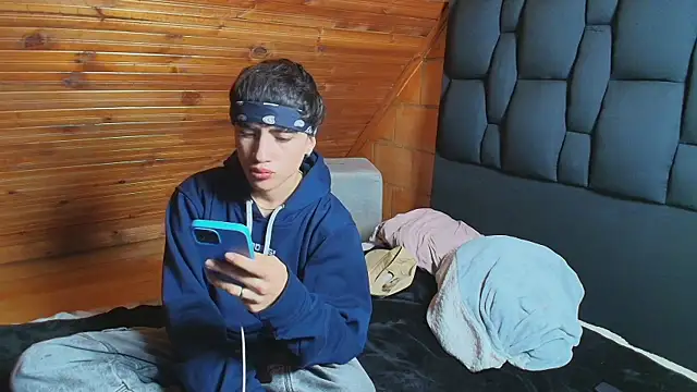 Snapshot of Justyn_Ross chatting on 11/08/25, 01:50 Justyn Ross online show from 11/08/25, 01:50