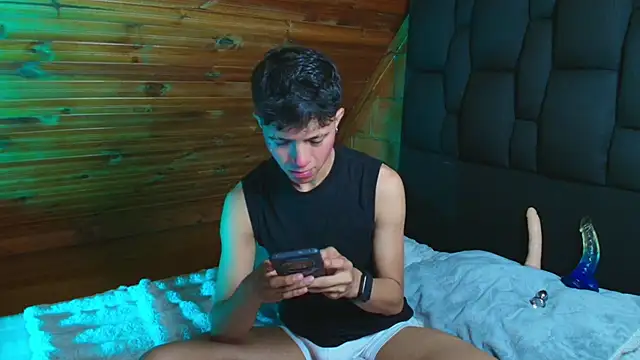 Snapshot of Justyn_Ross chatting on 11/16/25, 06:02 Justyn Ross online show from 11/16/25, 06:02