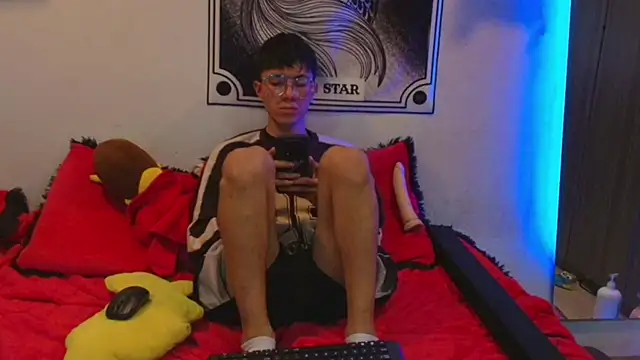 Snapshot of Justyn_Ross chatting on 12/02/25, 01:11 Justyn Ross online show from 12/02/25, 01:11