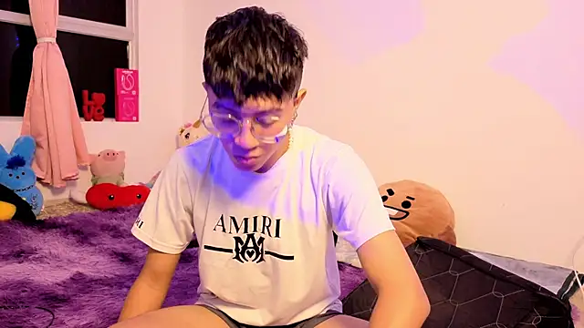 Snapshot of Justyn_Ross chatting on 04/10/26, 01:22 Justyn Ross online show from 04/10/26, 01:22