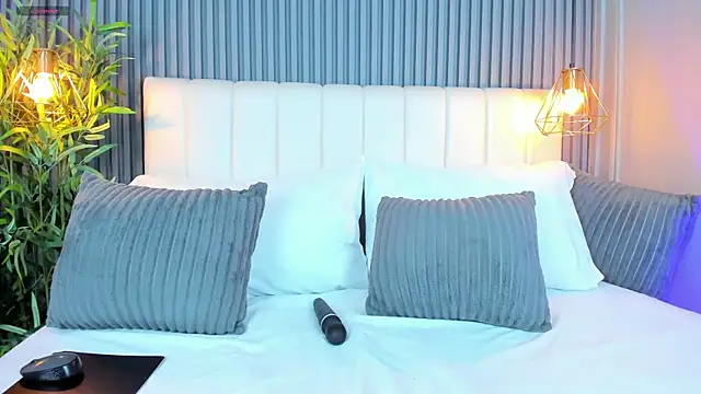 LinaGlam online show from 09/15/25, 10:54