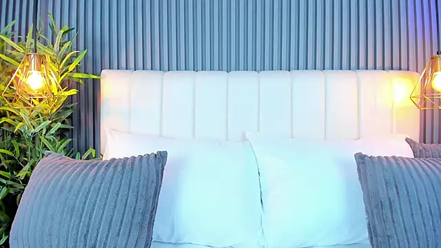 LinaGlam online show from 09/29/25, 10:36