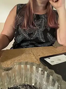 Snapshot of Popinasq chatting on 11/28/25, 06:43 Popinasq online show from 11/28/25, 06:43