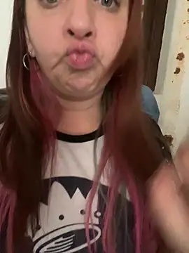 Snapshot of Popinasq chatting on 04/05/26, 01:52 Popinasq online show from 04/05/26, 01:52