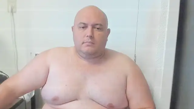 Snapshot of BigromeoXX chatting on 11/08/25, 04:40 BigromeoXX online show from 11/08/25, 04:40