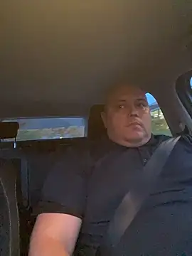 Snapshot of BigromeoXX chatting on 11/11/25, 04:07 BigromeoXX online show from 11/11/25, 04:07