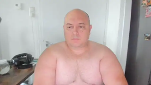 Snapshot of BigromeoXX chatting on 11/14/25, 01:54 BigromeoXX online show from 11/14/25, 01:54