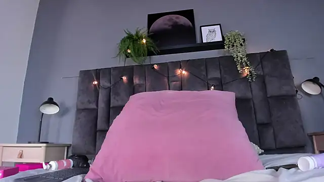 DulceAurora   online show from 06/18/26, 09:14