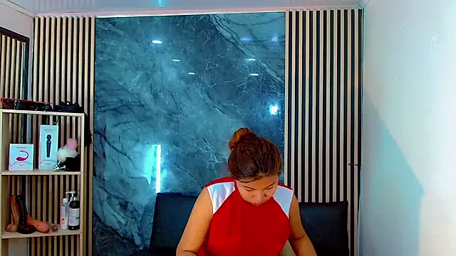 Snapshot of Isalombardi chatting on 10/23/25, 03:50 Isalombardi online show from 10/23/25, 03:50