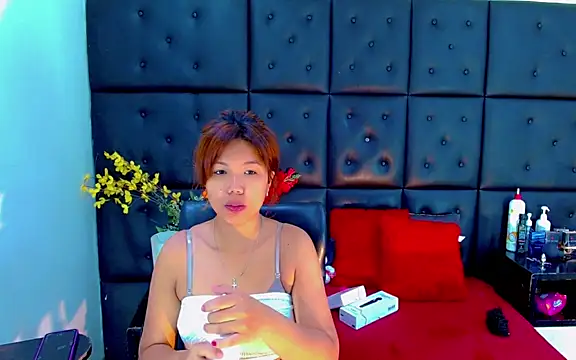 Snapshot of Isalombardi chatting on 02/12/26, 02:28 Isalombardi online show from 02/12/26, 02:28