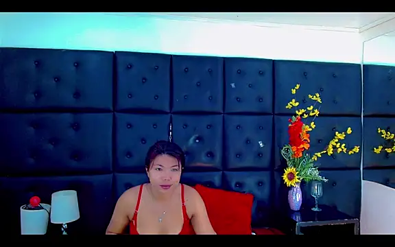 Snapshot of Isalombardi chatting on 02/25/26, 02:32 Isalombardi online show from 02/25/26, 02:32