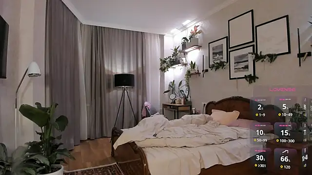 Snapshot of NicoleLuv chatting on 01/14/26, 04:23 NicoleLuv online show from 01/14/26, 04:23