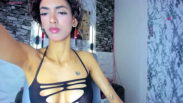 Snapshot of Queen_Cuarxxo chatting on 03/25/26, 11:44 Queen Cuarxxo online show from 03/25/26, 11:44