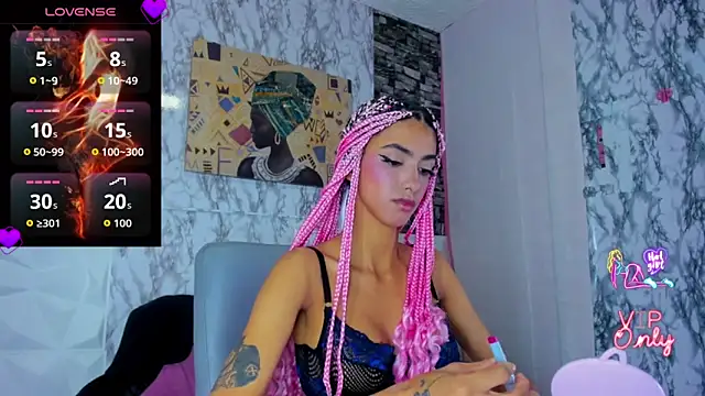 Snapshot of Queen_Cuarxxo chatting on 04/08/26, 11:59 Queen Cuarxxo online show from 04/08/26, 11:59