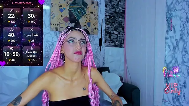 Snapshot of Queen_Cuarxxo chatting on 04/11/26, 12:26 Queen Cuarxxo online show from 04/11/26, 12:26