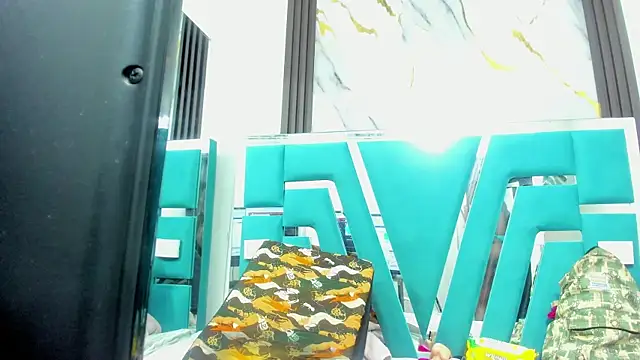 mia alvares online show from 09/10/25, 11:43