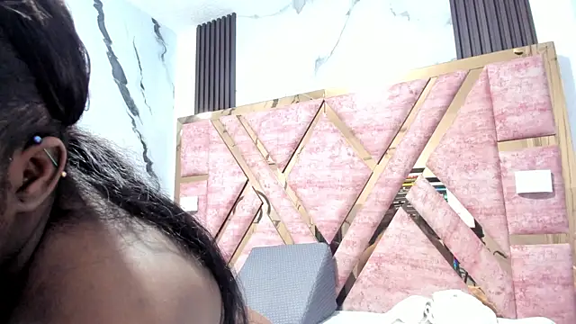 mia alvares online show from 11/12/25, 11:54