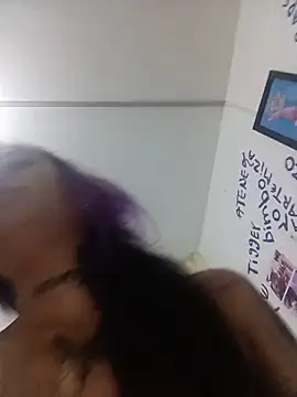 Snapshot of safira_hot chatting on 05/28/26, 10:40 safira hot online show from 05/28/26, 10:40