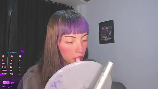 Snapshot of MiaGoth_ chatting on 10/08/25, 01:58 MiaGoth online show from 10/08/25, 01:58