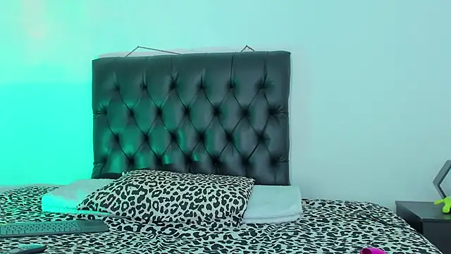 Snapshot of seline_wolff chatting on 12/15/24, 12:40 seline wolff online show from 12/15/24, 12:40