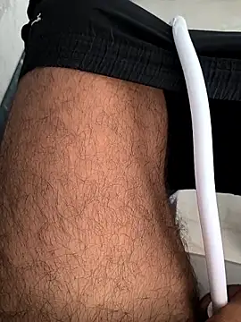 Snapshot of yourboy2000__ chatting on 09/12/25, 02:11 yourboy2000 online show from 09/12/25, 02:11