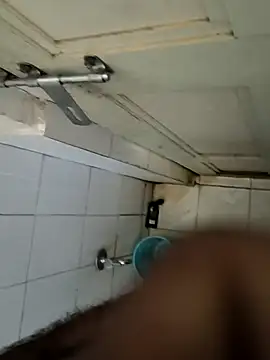 Snapshot of yourboy2000__ chatting on 10/15/25, 07:41 yourboy2000 online show from 10/15/25, 07:41