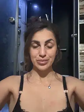 EmaSkyes online show from 11/18/25, 07:51