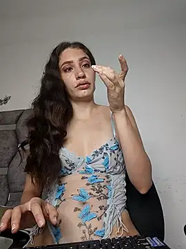 aurelialux online show from 12/15/25, 08:35