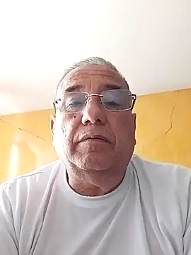 Snapshot of MATTHEW_MRANDA chatting on 05/23/26, 04:11 MATTHEW MRANDA online show from 05/23/26, 04:11