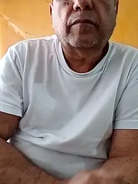 Snapshot of MATTHEW_MRANDA chatting on 05/26/26, 04:47 MATTHEW MRANDA online show from 05/26/26, 04:47