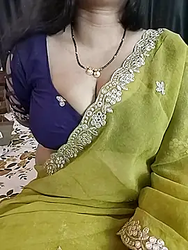 Snapshot of kaamuk_shweta chatting on 05/05/26, 06:32 kaamuk shweta online show from 05/05/26, 06:32