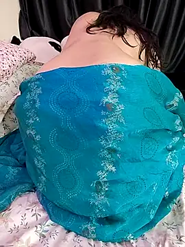 Snapshot of kaamuk_shweta chatting on 06/04/26, 06:03 kaamuk shweta online show from 06/04/26, 06:03