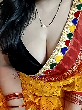 Snapshot of kaamuk_shweta chatting on 06/08/26, 01:28 kaamuk shweta online show from 06/08/26, 01:28