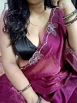 Snapshot of kaamuk_shweta chatting on 06/11/26, 10:30 kaamuk shweta online show from 06/11/26, 10:30