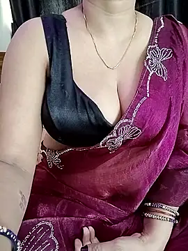 Snapshot of kaamuk_shweta chatting on 06/17/26, 04:04 kaamuk shweta online show from 06/17/26, 04:04