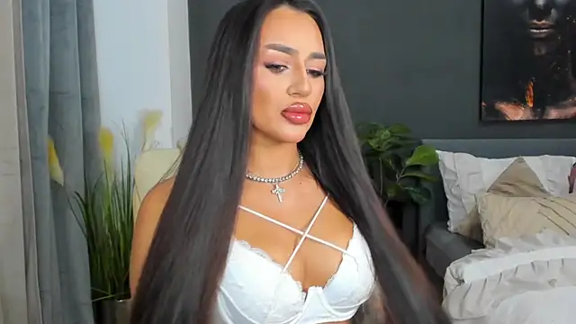 Snapshot of Sonia__Rey chatting on 10/16/25, 02:40 Sonia Rey online show from 10/16/25, 02:40