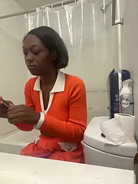 Snapshot of honeybrow chatting on 12/26/24, 12:59 honeybrow online show from 12/26/24, 12:59