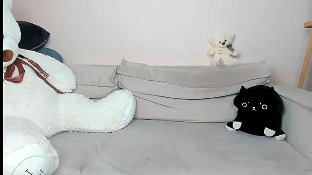 Snapshot of daeneryy chatting on 02/19/25, 12:03 daeneryy online show from 02/19/25, 12:03