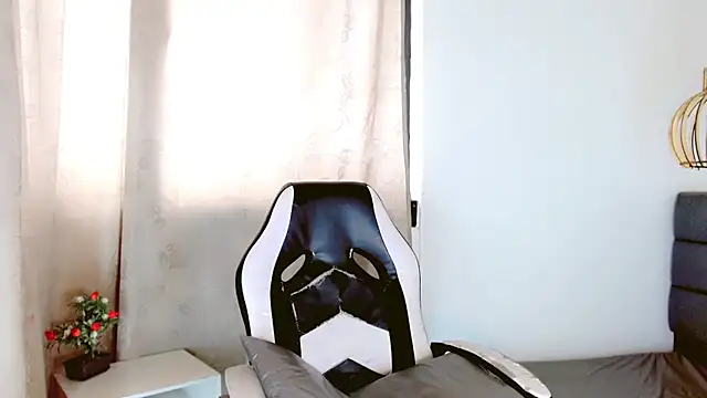 Oriana braom online show from 02/21/25, 08:05