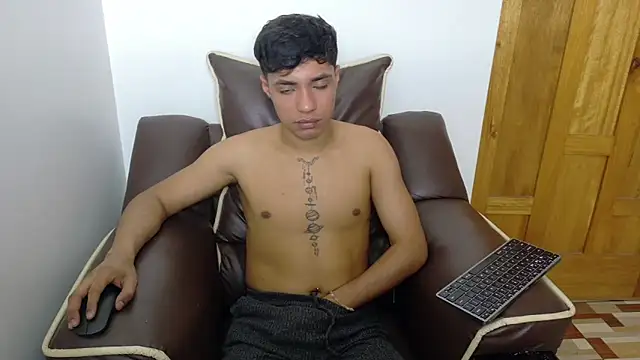 Snapshot of jonmaykolrose chatting on 11/13/25, 06:51 jonmaykolrose online show from 11/13/25, 06:51