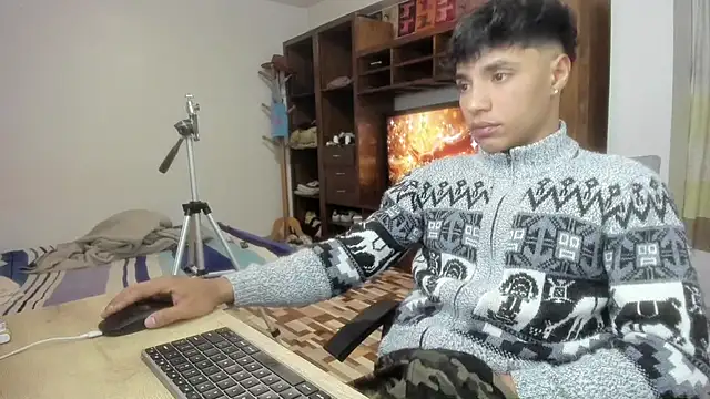 Snapshot of jonmaykolrose chatting on 12/14/25, 12:38 jonmaykolrose online show from 12/14/25, 12:38